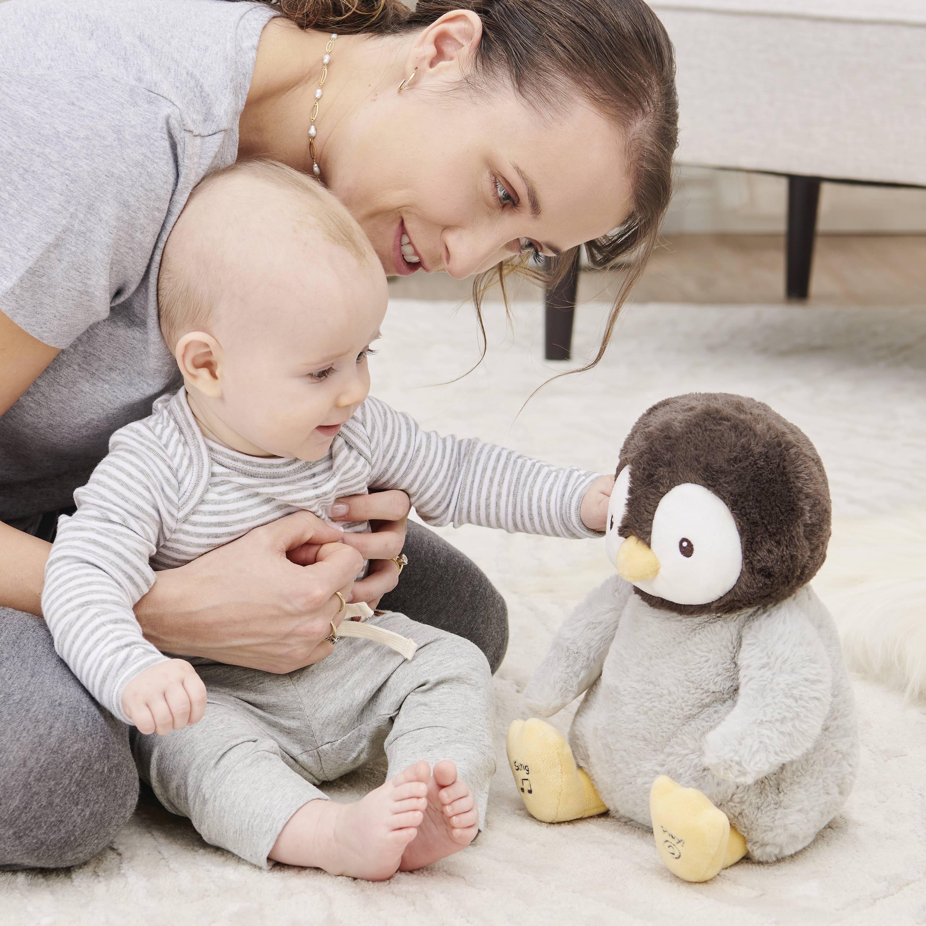 Kissy, le pingouin - chante et projette des vaches, de la langue, au choix, en allemand ou en italien