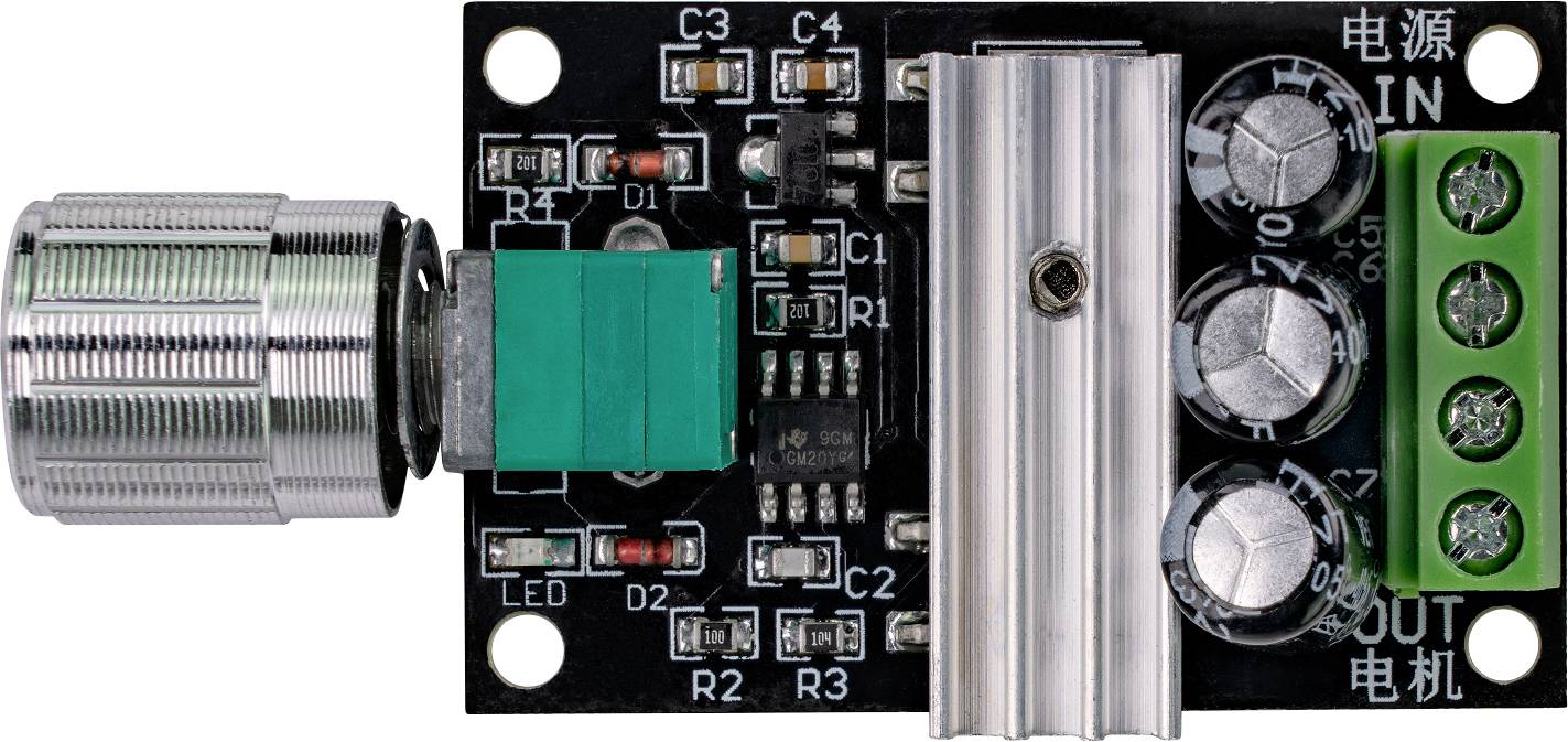 Circuit électronique avec plusieurs composants, comprenant des condensateurs, des résistances et un dissipateur thermique. Convient pour les commandes de moteurs.