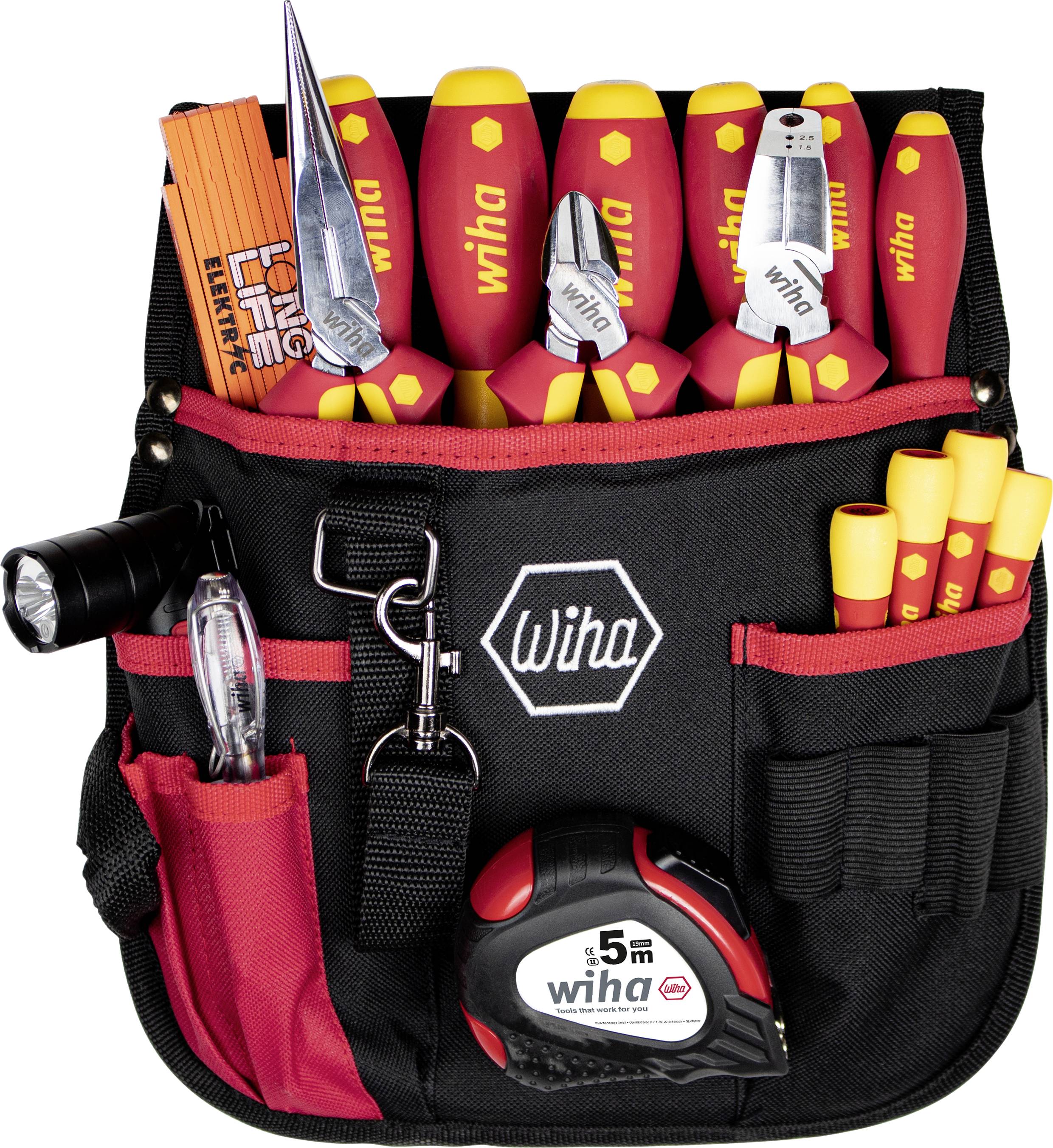 Un ensemble d'outils dans un sac noir, contenant divers instruments tels que des tournevis, des pinces, un mètre ruban et des crayons. Le nom de marque 'Wiha' est visible.