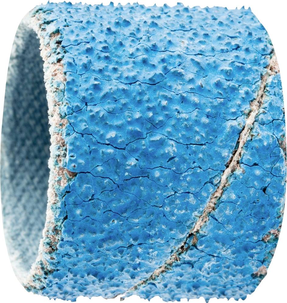 Anneau bleu avec une surface structurée, rayée, présentant des lignes diagonales qui révèlent une texture et une usure prononcées.