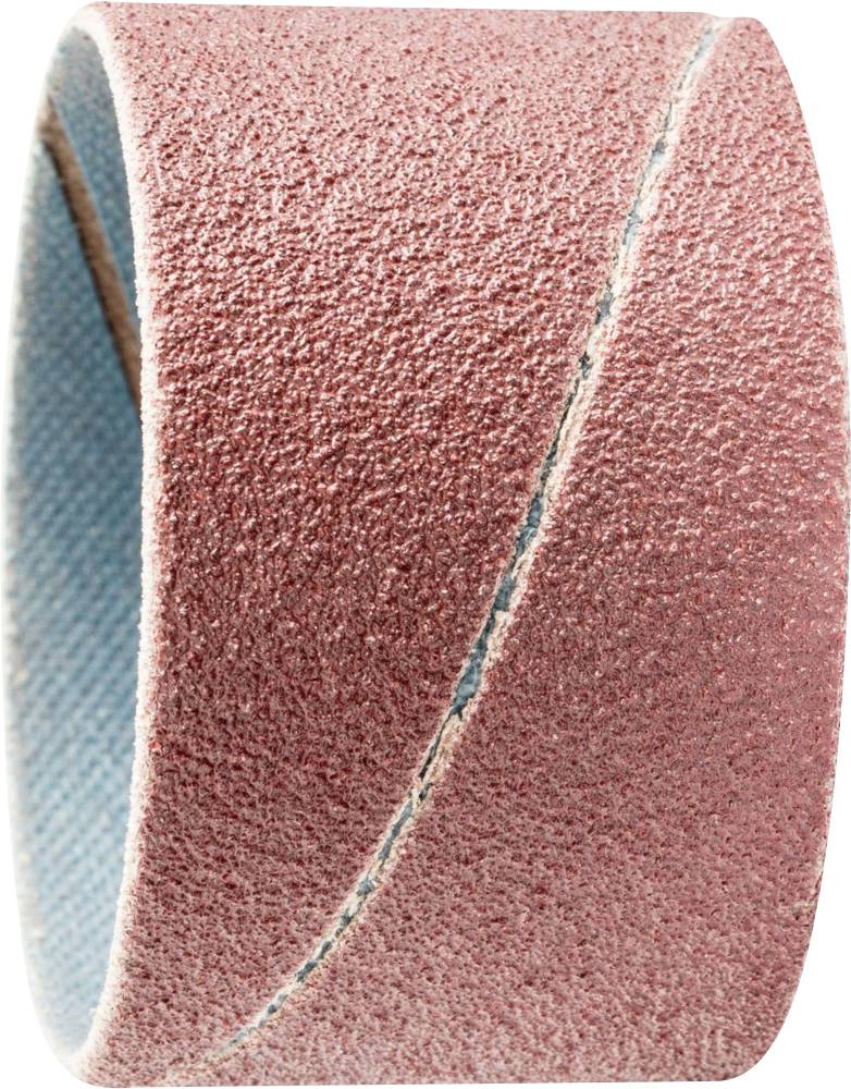 Bande abrasive large en gros plan, montrant la texture rugueuse rouge-brun de la surface de ponçage et le dessous bleu.