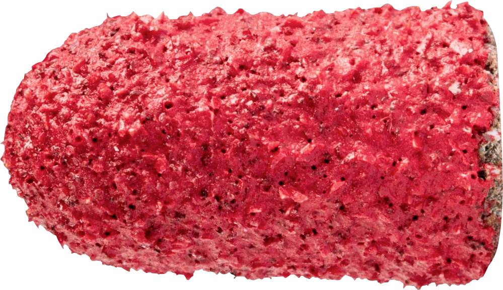 Un bord de sucre rouge avec une texture granuleuse et une surface irrégulière, présenté en gros plan.
