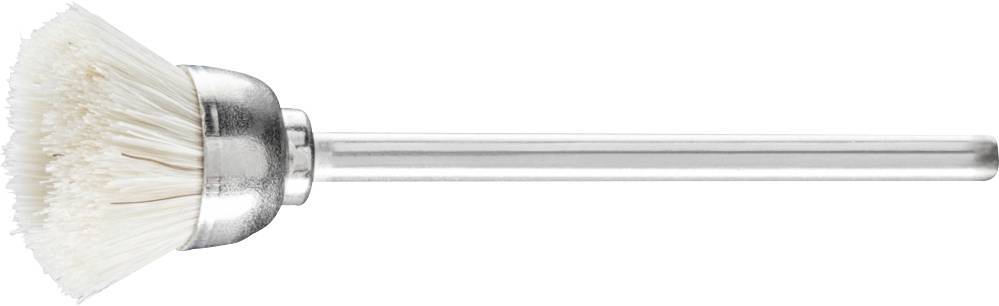 Une brosse de nettoyage avec des poils blancs et une poignée argentée, sur un fond blanc.
