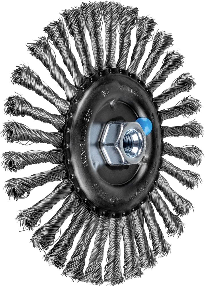 Brosse métallique circulaire avec des poils torsadés fixés à un trou central dans un disque plat. Adaptée pour le décapage de la rouille.