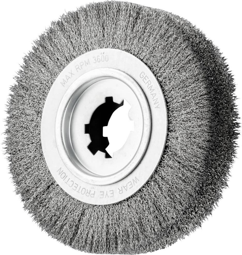 Brosse métallique en acier avec ouverture centrale de fixation, adaptée au nettoyage et au décapage de surfaces métalliques.