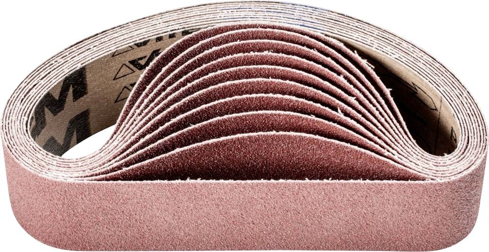 Plusieurs bandes de ponçage enroulées empilées les unes sur les autres, avec la surface abrasive brune visible.