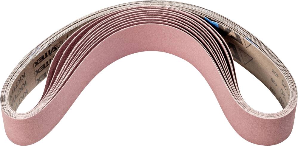 Une bande de papier de verre rouge et courbée, pliée en plusieurs épaisseurs. Elle est fréquemment utilisée pour poncer des surfaces.