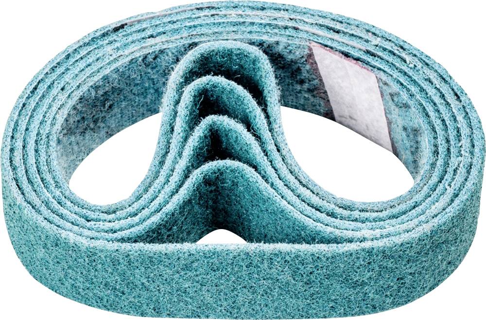 Plusieurs bandes de ponçage en turquoise, étroitement imbriquées les unes dans les autres, montrent une structure ondulée.