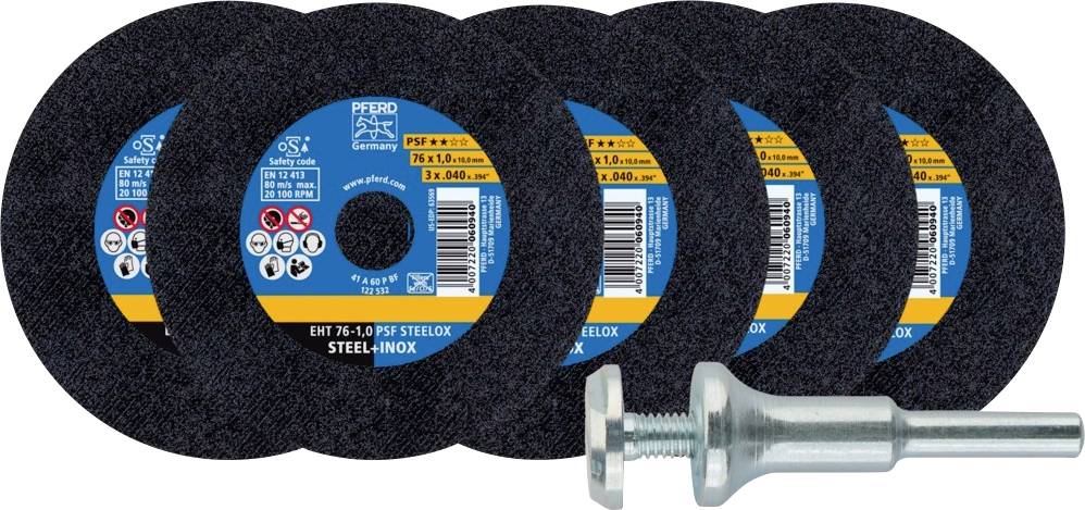 Cinq disques de meulage noirs avec des étiquettes bleues côte à côte, à côté d'un support de fixation argenté, adapté pour l'usinage de l'acier.