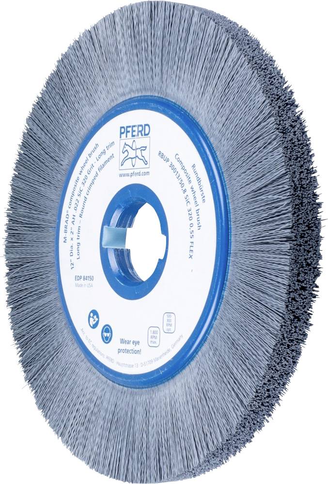 Une brosse abrasive circulaire avec des détails bleus et l'inscription 'PFERD'. Elle possède des poils tout autour du bord pour le travail des métaux.