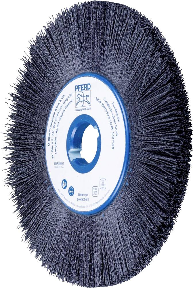 Un brosse ronde avec des poils bleus et un centre blanc sur lequel est inscrit 'CHEVAL', est utilisée à des fins de nettoyage ou de ponçage.