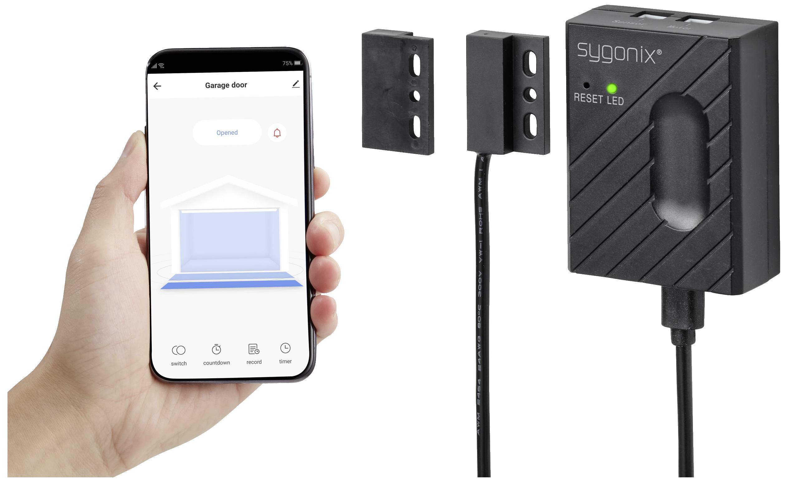 'Un smartphone affiche l'application de porte de garage ouverte. À côté du téléphone, un kit de capteurs de porte de garage sygonix comprenant deux capteurs et une unité de contrôle.'
