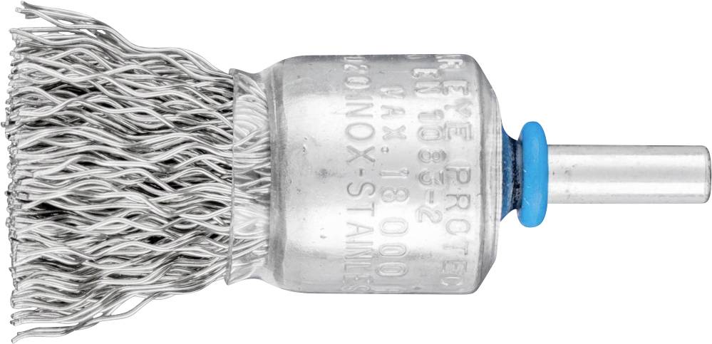 Brosse circulaire en métal avec des touffes de fils torsadés et un anneau en plastique bleu sur le manche, utilisée pour des travaux de nettoyage ou de ponçage.
