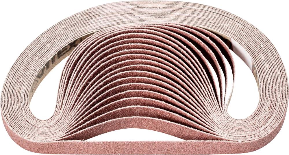 Bandes abrasives disposés en forme de voûte. La surface est rouge foncé et présente une texture fine et granulée, caractéristique du papier de verre.