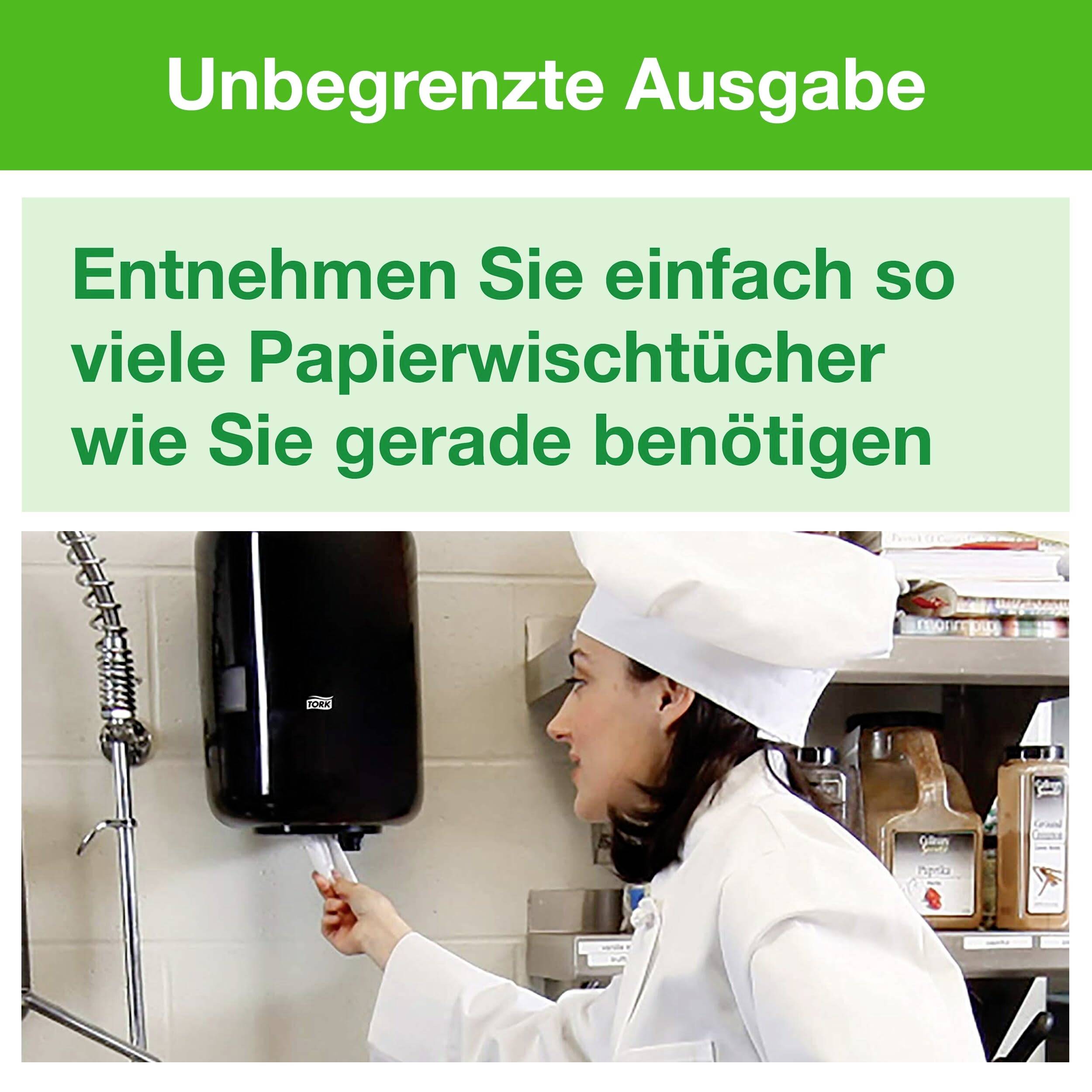Une cuisinière retire un essuie-tout du distributeur, avec le texte : « Distribution illimitée. Prenez simplement autant d'essuie-tout que vous en avez besoin ».