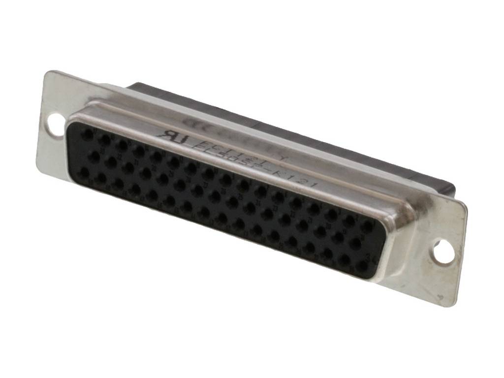 Un connecteur D-Sub à 36 broches avec boîtier métallique de forme rectangulaire. Fréquemment utilisé pour la transmission de données et les techniques de connexion.