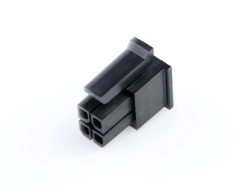 Un connecteur noir à 4 broches de forme rectangulaire, typique des appareils électroniques, sur un fond blanc.