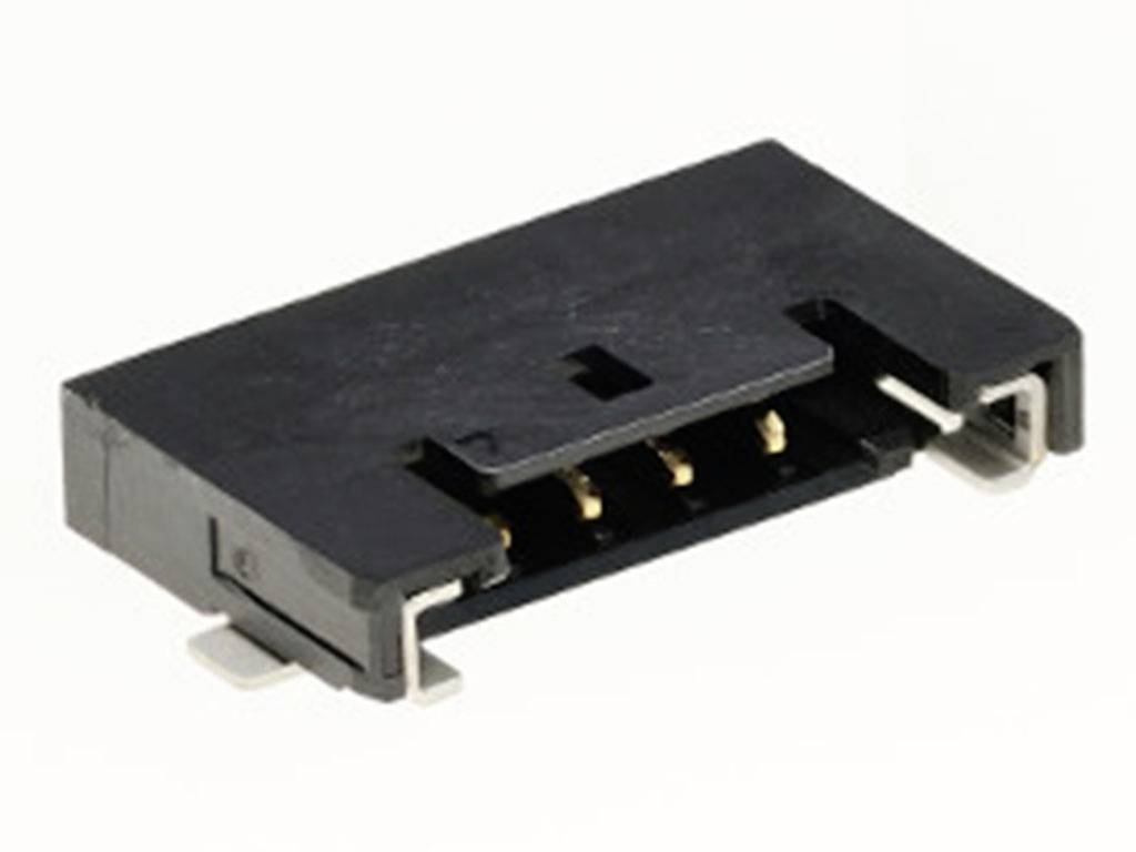 Un connecteur électronique noir rectangulaire avec cinq contacts dorés alignés, sur un fond blanc.