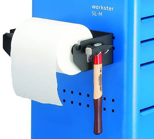 Un chariot d'atelier bleu avec un support de papier essuie-tout remarquable et un marteau fixé sur le côté droit.