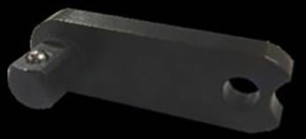 Un composant métallique noir avec deux trous, un à chaque extrémité. Adapté pour les connexions mécaniques.