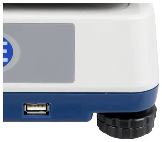 Gros plan d'un appareil portable blanc et bleu montrant un port USB et une roulette ou pied noir dans un coin.