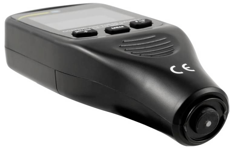 Thermomètre infrarouge numérique portatif avec écran et boutons, présenté en noir sur un fond blanc.