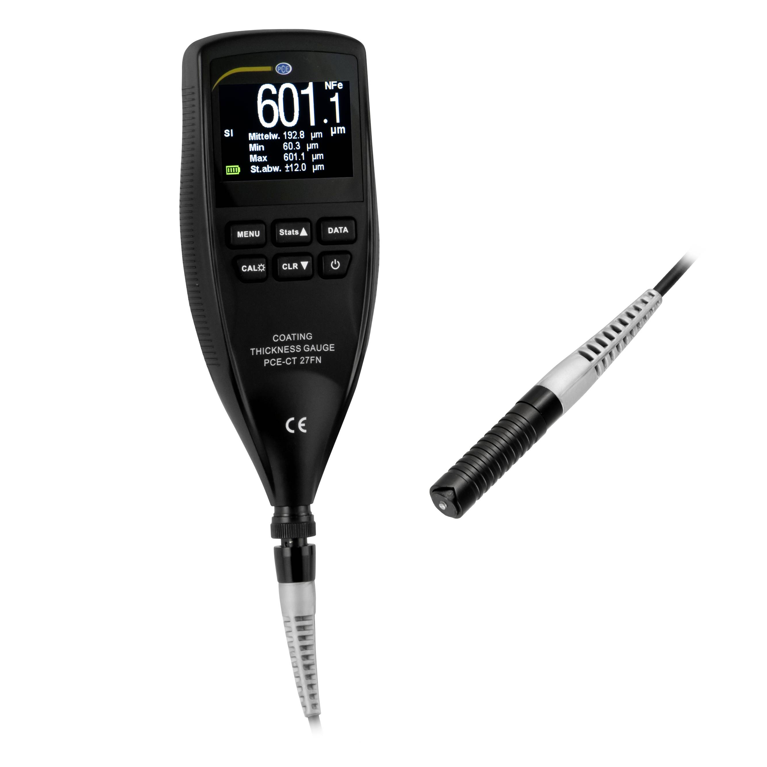 Jauge d'épaisseur de revêtement portative avec écran affichant 601,1 µm, plus câble de sonde de capteur séparé sur un fond blanc.