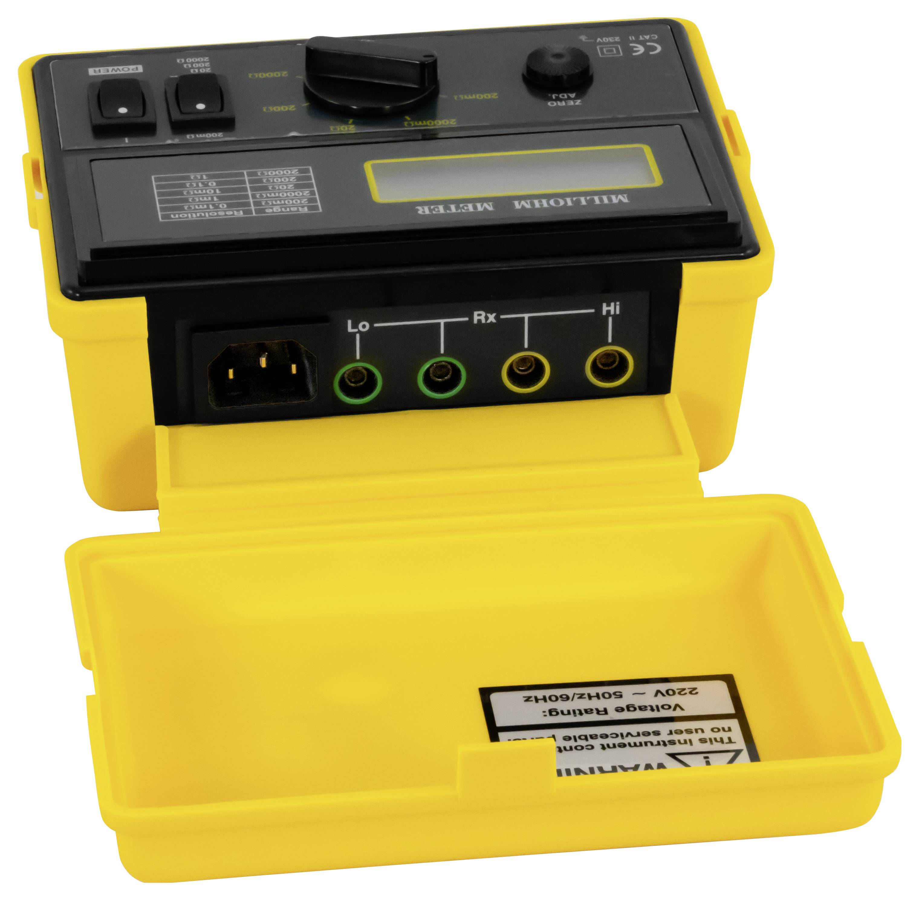 Testeur électrique portatif jaune avec quatre prises d'entrée, écran d'affichage, commandes et étui de rangement ouvert