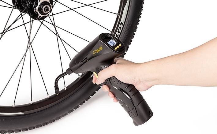 Airman 55-032-001 Pompe à air manuelle 7.5 bar coupure automatique, sacoche ou coffret de rangement, rechargeable sur 230V