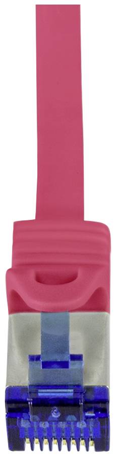 Un câble réseau rouge avec connecteur RJ45, utilisé pour connecter des ordinateurs aux réseaux.