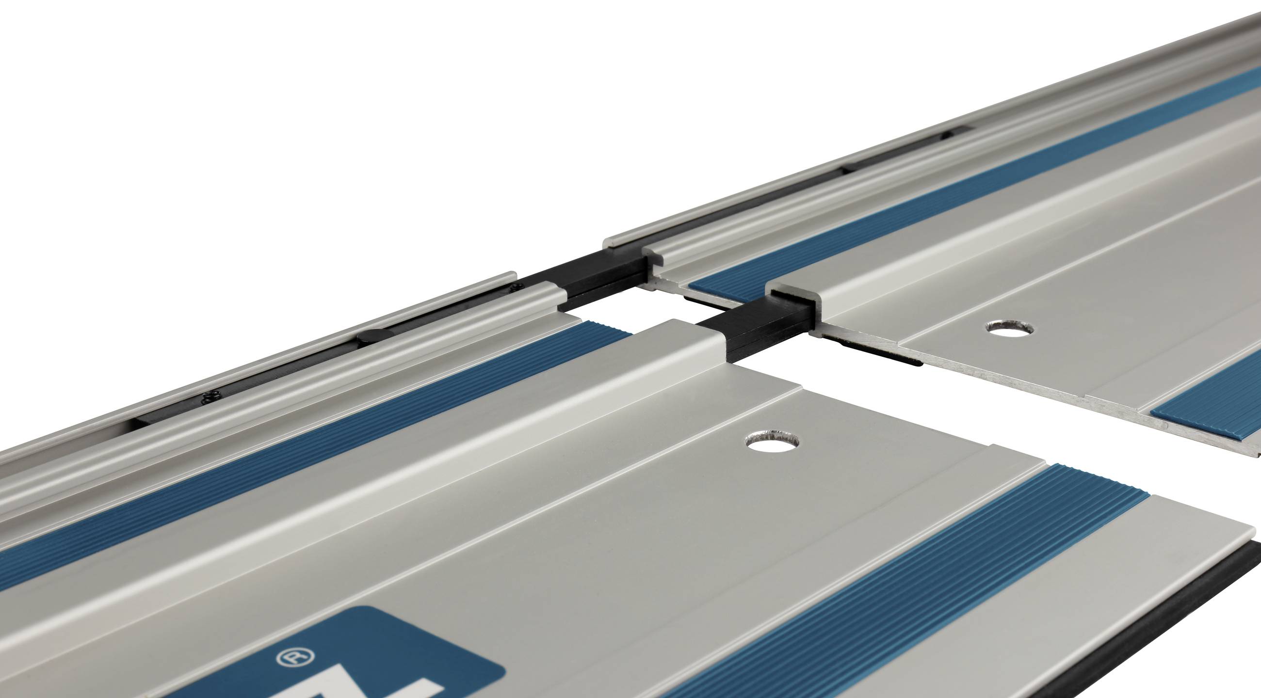 Un connecteur relie deux rails de guidage en aluminium de manière parfaitement continue.