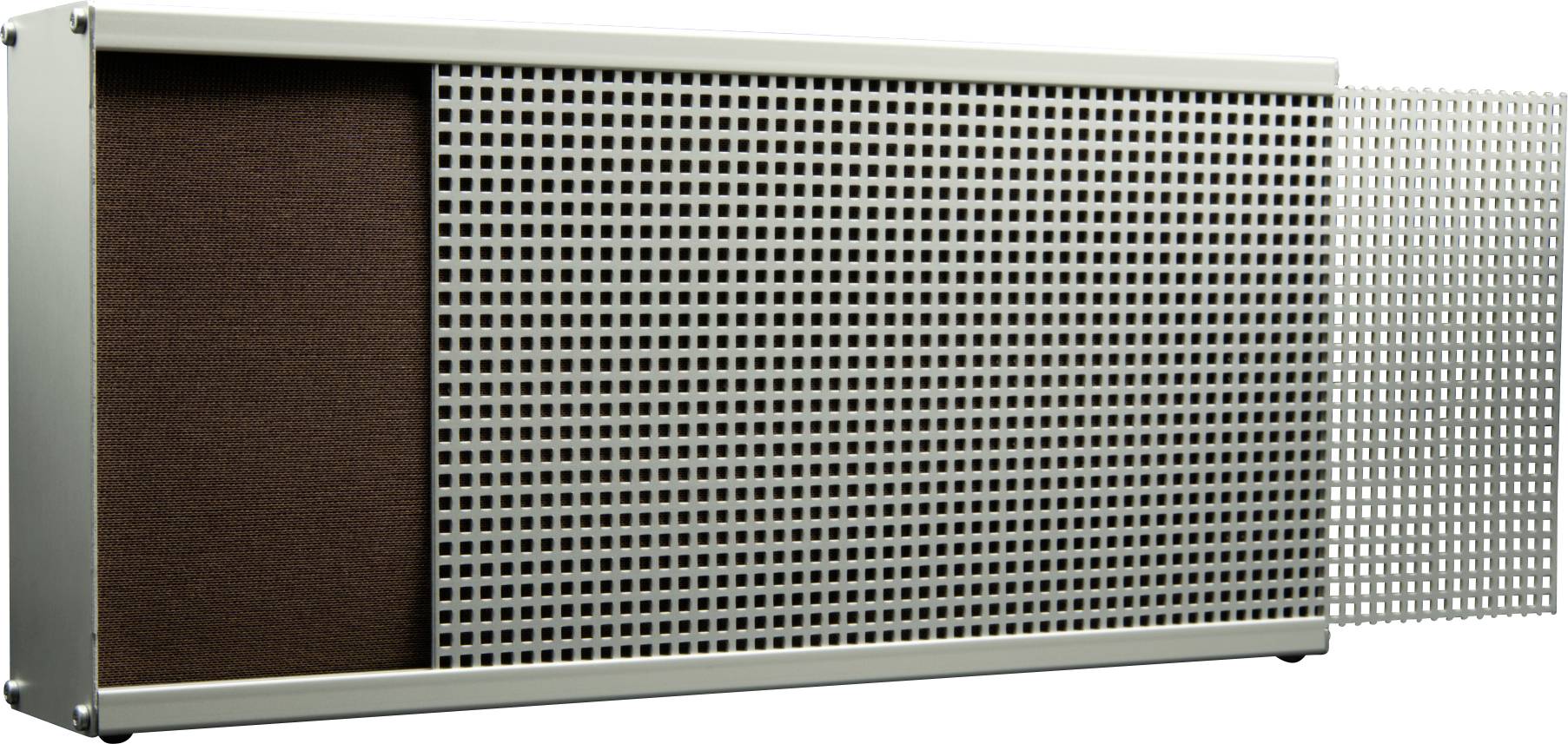 Un haut-parleur rectangulaire avec un motif quadrillé et une surface en bois est placé devant un fond clair.