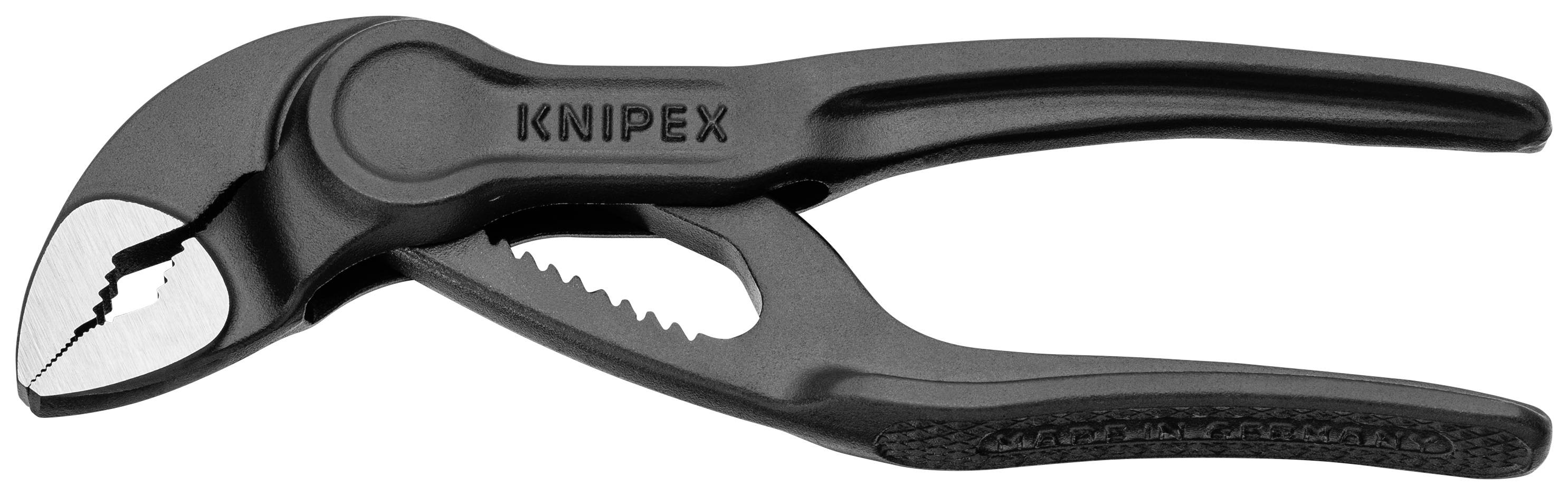 Une pince multiprise KNIPEX noire avec mâchoires crantées, adaptée pour saisir des tuyaux et des vis lors de travaux d'installation.