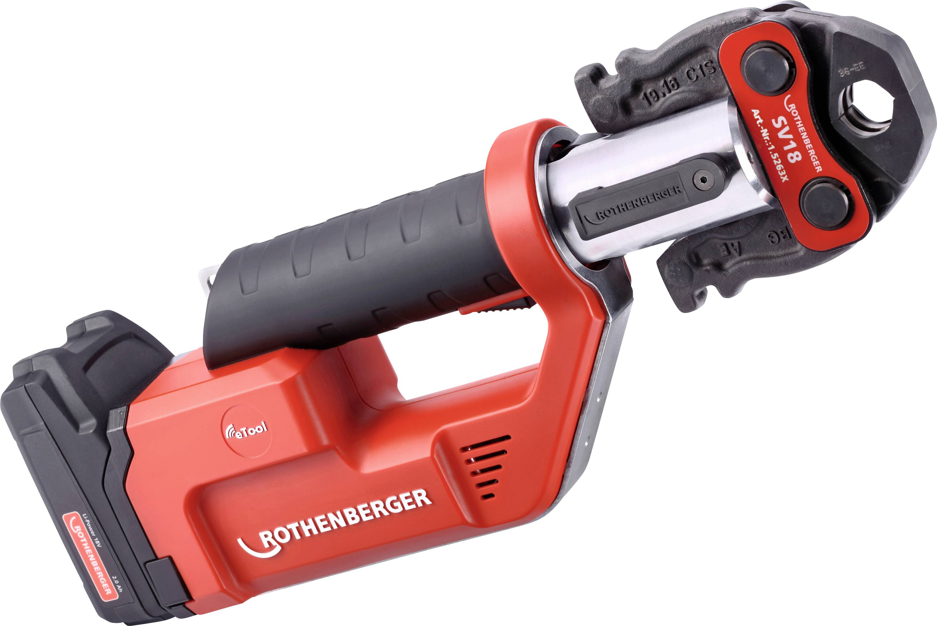 Pince électrique à tuyau rouge avec poignée noire et compartiment à batterie, disposée horizontalement. Nom de marque bien visible sur l'appareil.