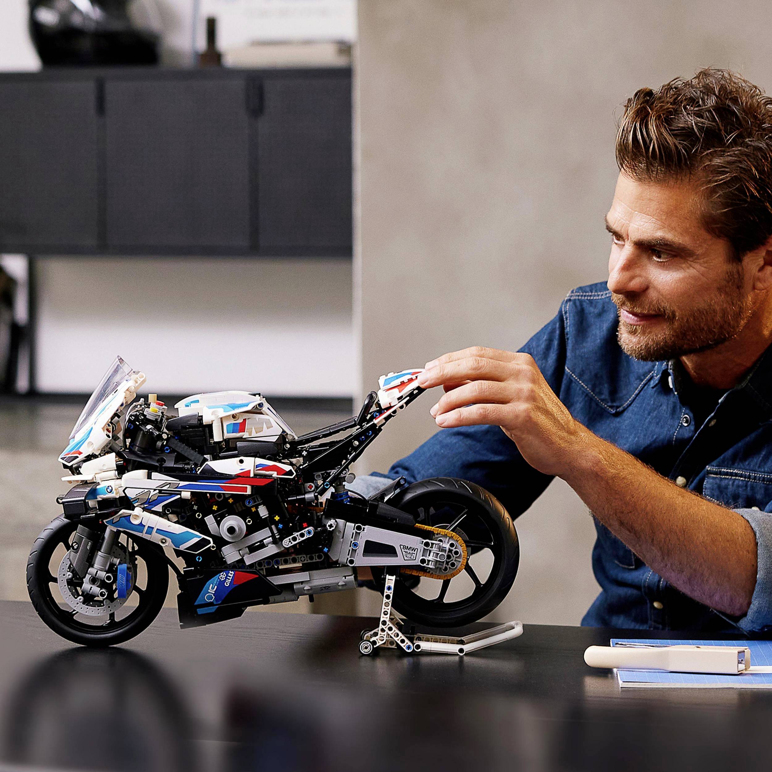 BMW M 1000 RR LEGO® TECHNIC 42130