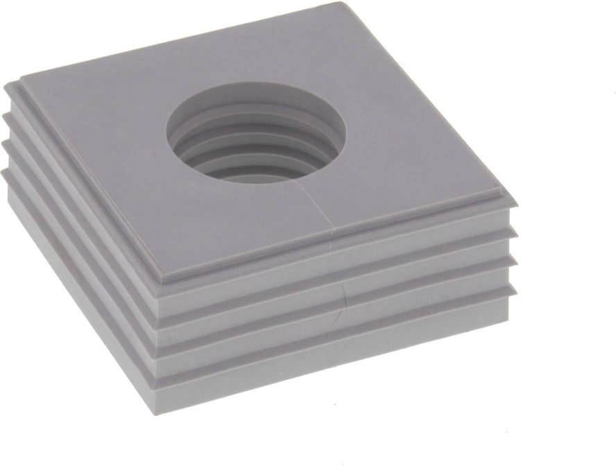 Une pièce en plastique grise, carrée, composée de plusieurs couches empilées et percée d'un trou central circulaire.