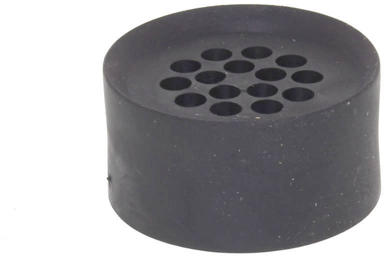 Objet rond noir avec plusieurs trous sur le dessus, probablement un filtre ou un tampon.