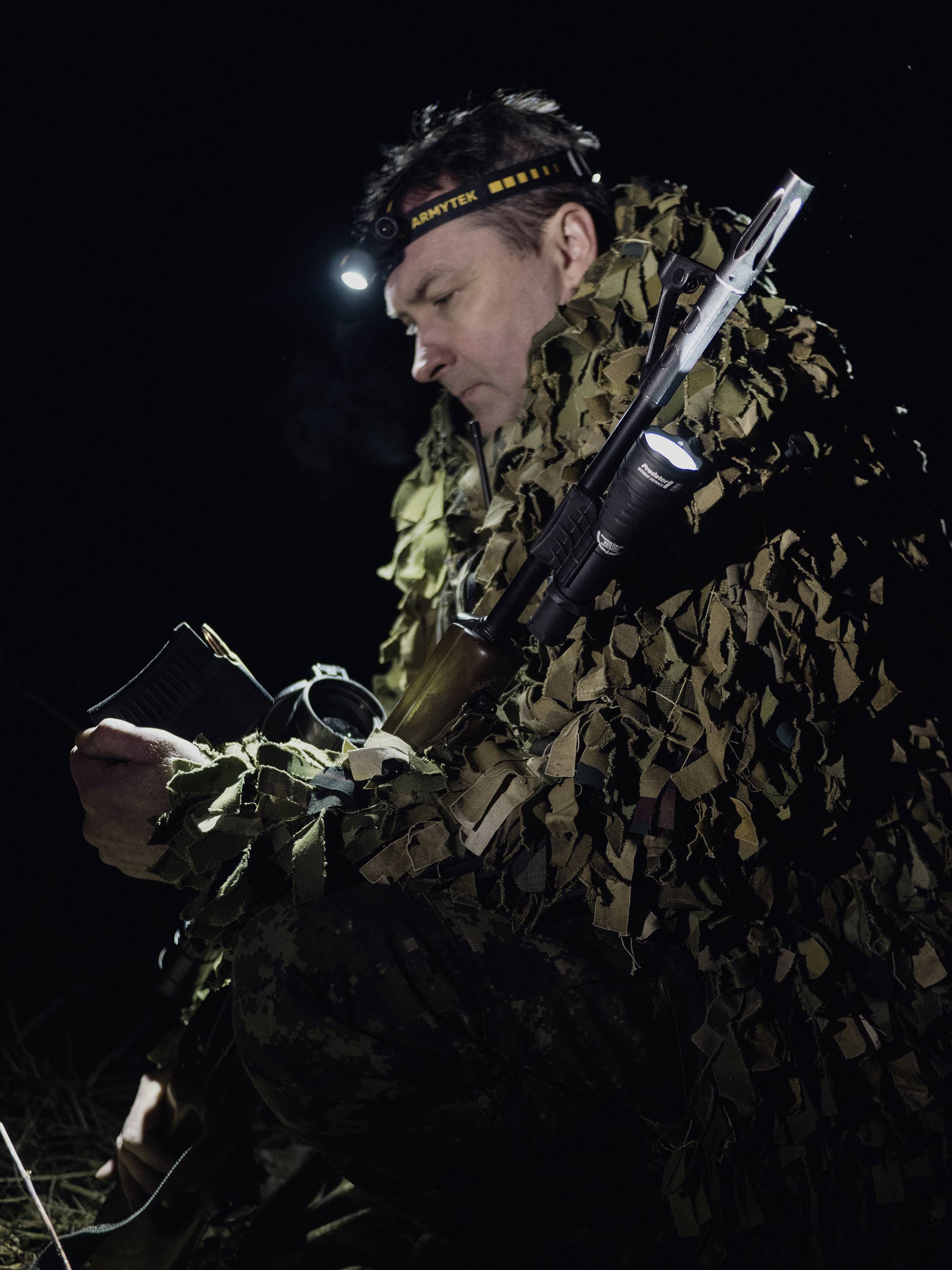 ArmyTek Wizard C2 Magnet White LED Lampe frontale avec support magnétique à batterie 1200 lm 4800 h 64 g