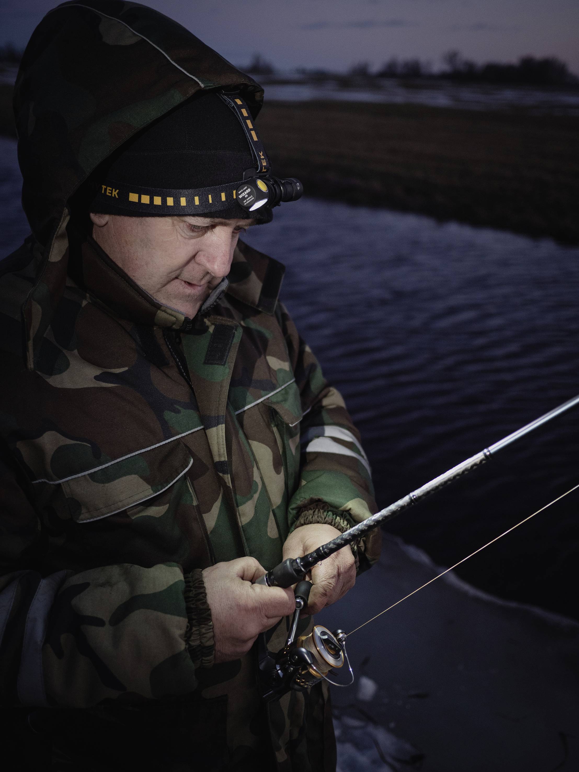 ArmyTek Wizard C2 Magnet White LED Lampe frontale avec support magnétique à batterie 1200 lm 4800 h 64 g