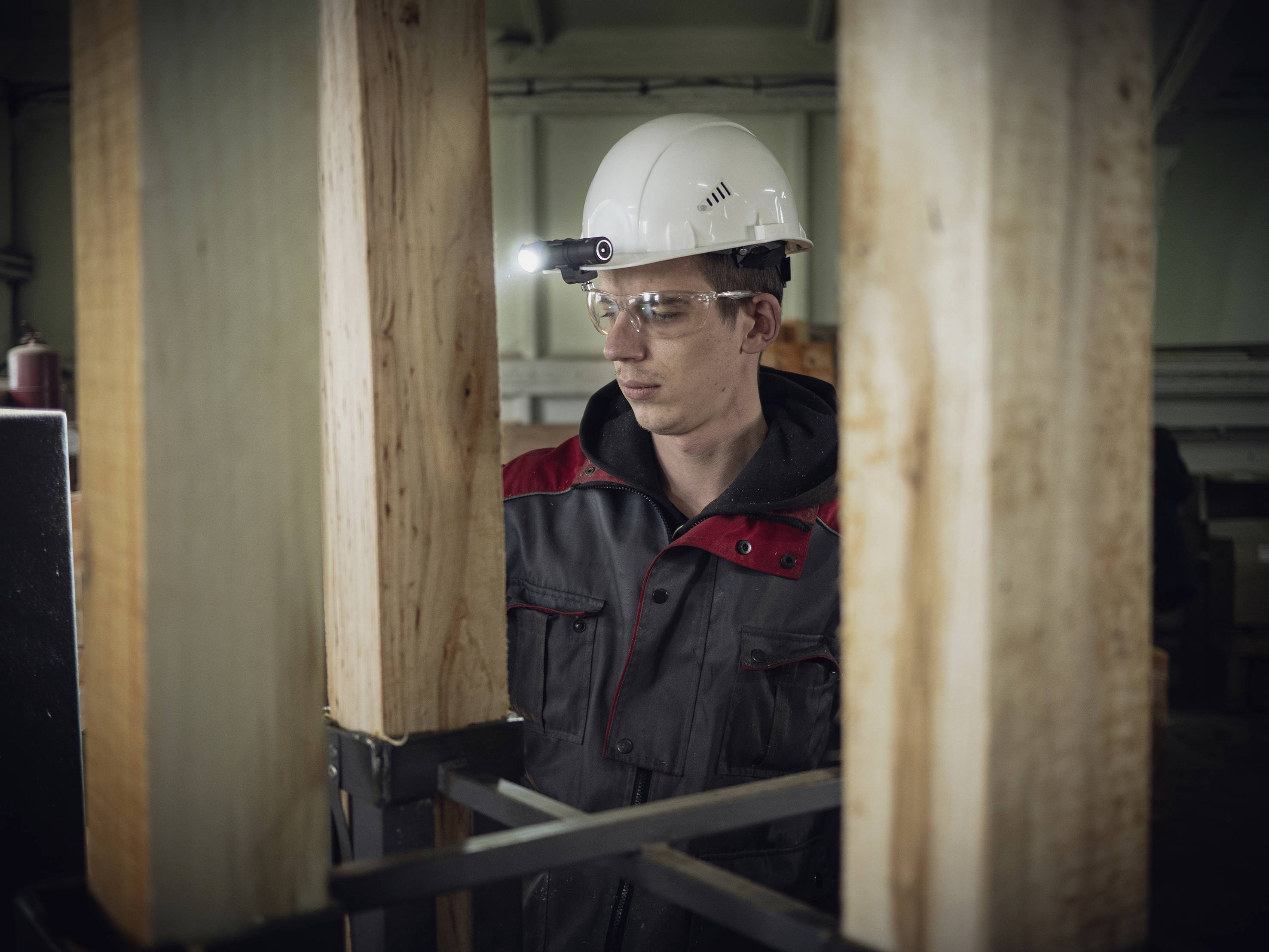 ArmyTek Wizard C2 Magnet White LED Lampe frontale avec support magnétique à batterie 1200 lm 4800 h 64 g