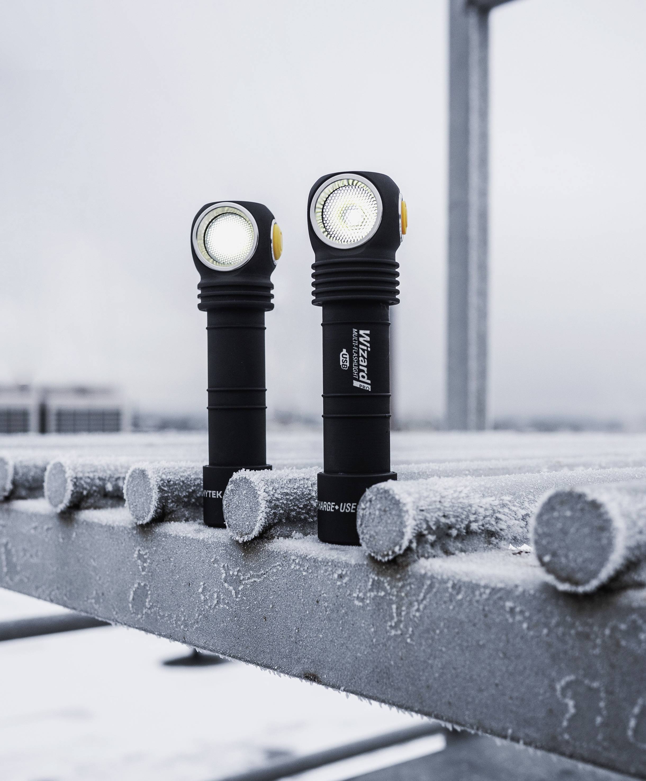 ArmyTek Wizard C2 Pro Magnet White LED Lampe portative avec support magnétique à batterie 2500 lm 4800 h 65 g