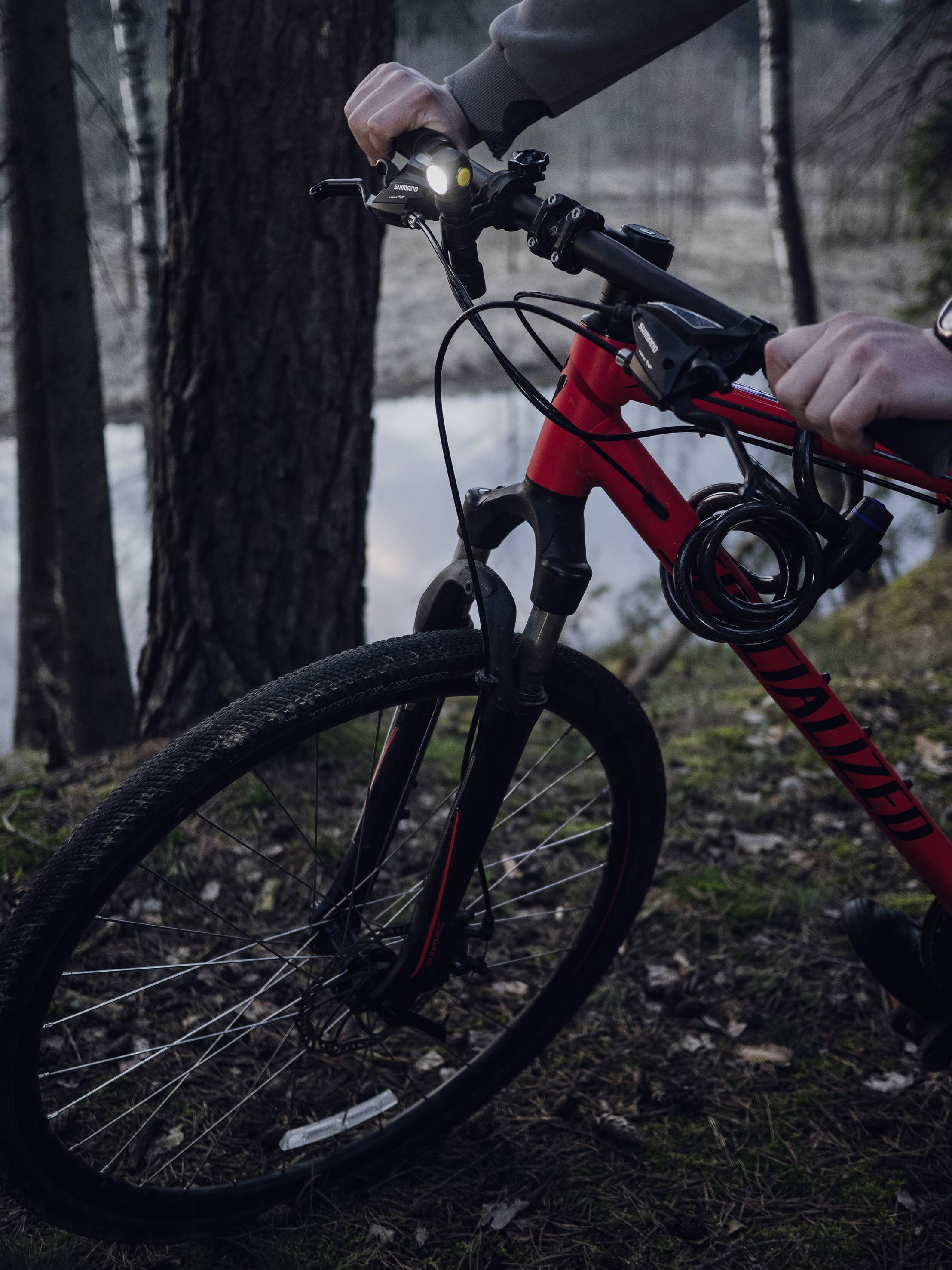 ArmyTek Wizard C2 Pro Nichia Magnet Warm LED Lampe portative avec support magnétique à batterie 1600 lm 4680 h 65 g