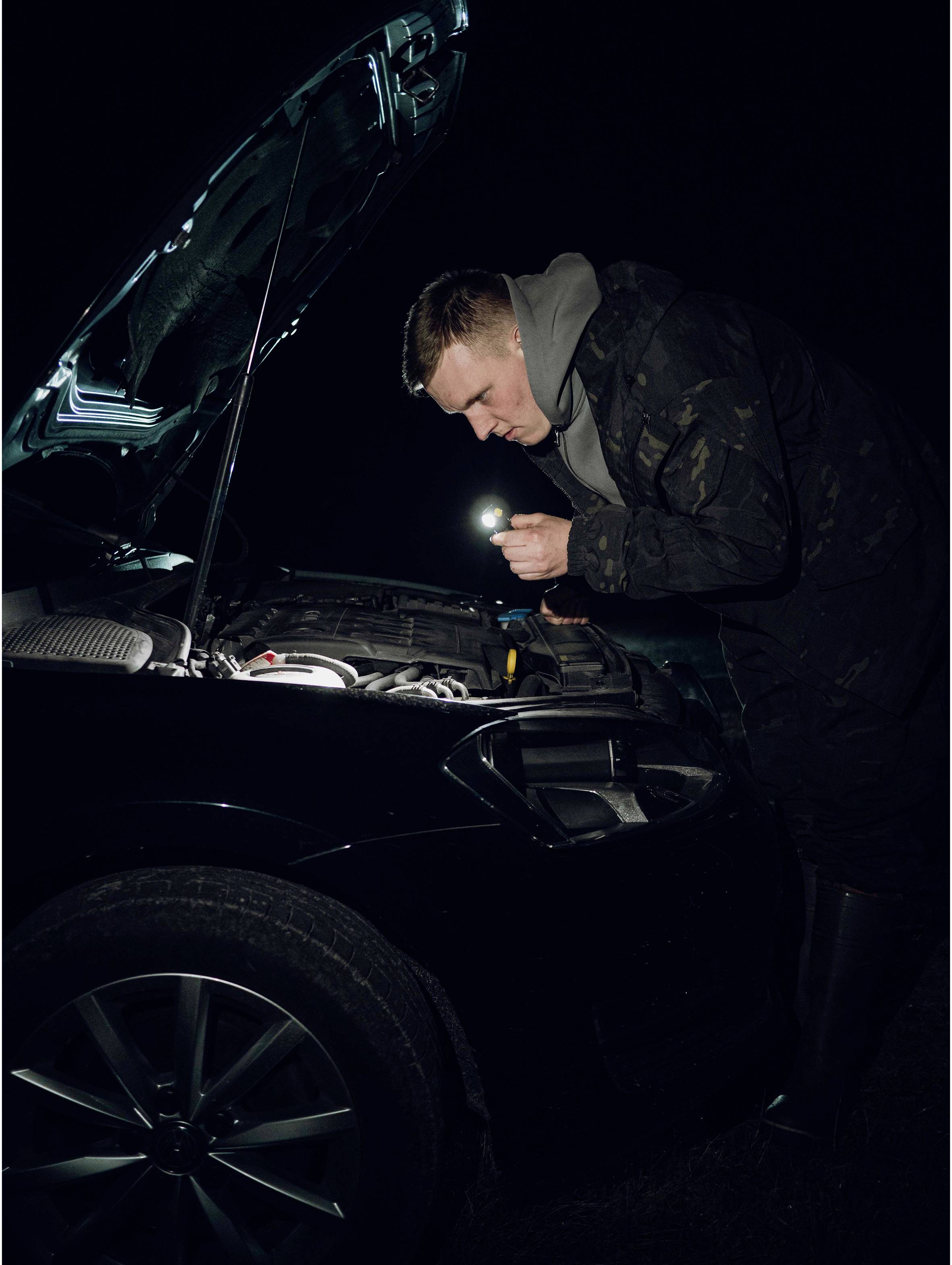 ArmyTek Wizard C2 Pro Nichia Magnet Warm LED Lampe portative avec support magnétique à batterie 1600 lm 4680 h 65 g