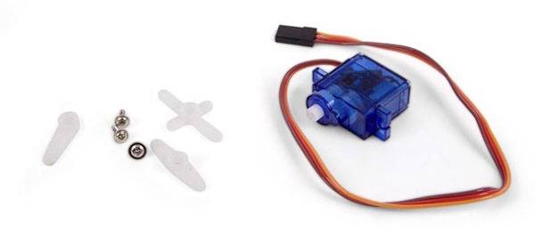 Un servomoteur bleu avec plusieurs pièces de fixation et vis, relié par un câble rouge et brun.