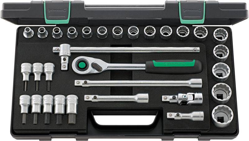 Une boîte à outils ouverte contenant différentes clés à douille et une clé à cliquet. Idéal pour les travaux mécaniques et les réparations.