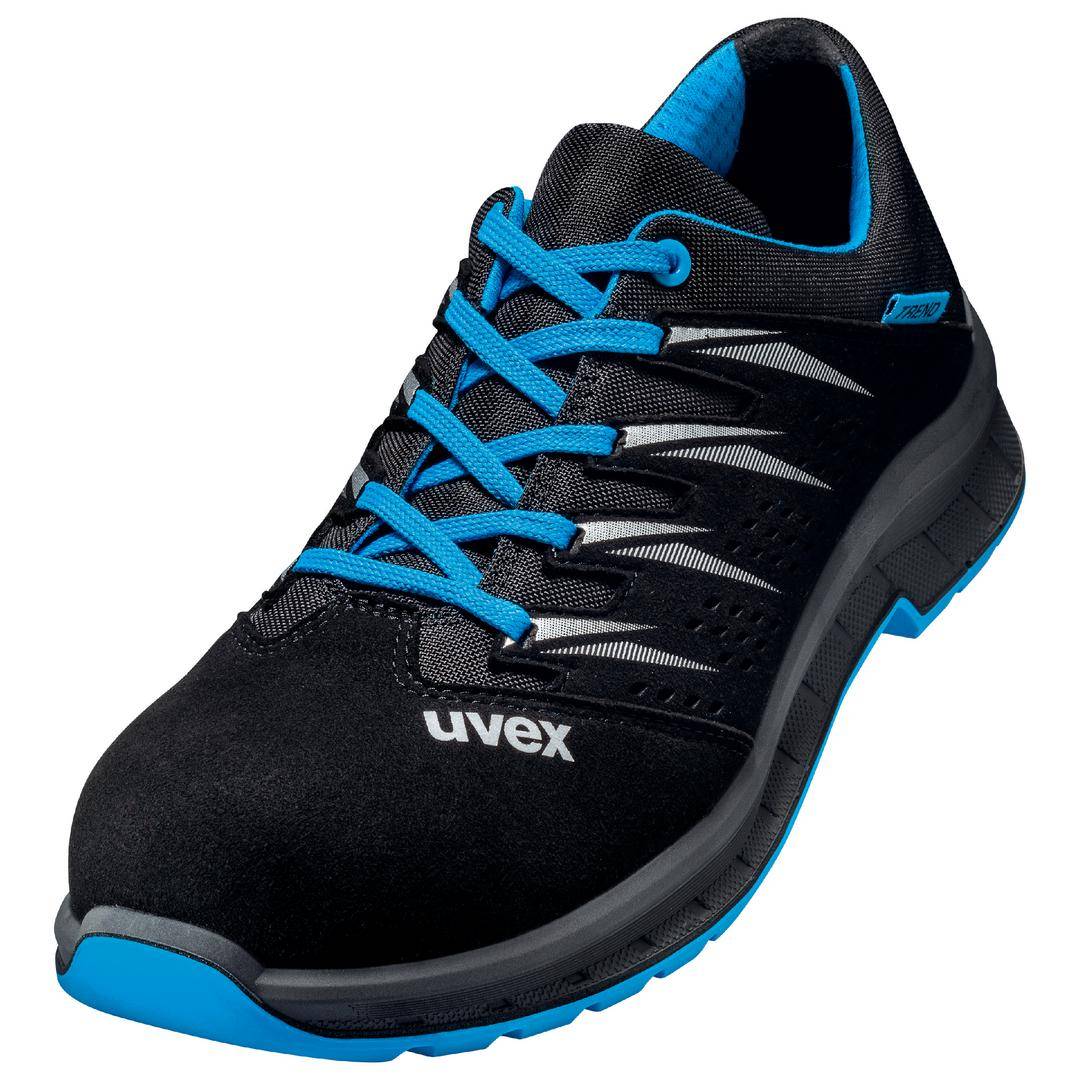 Une chaussure de sécurité noire avec des lacets bleus et des accents bleus. La chaussure est de la marque uvex et présente un design sportif.
