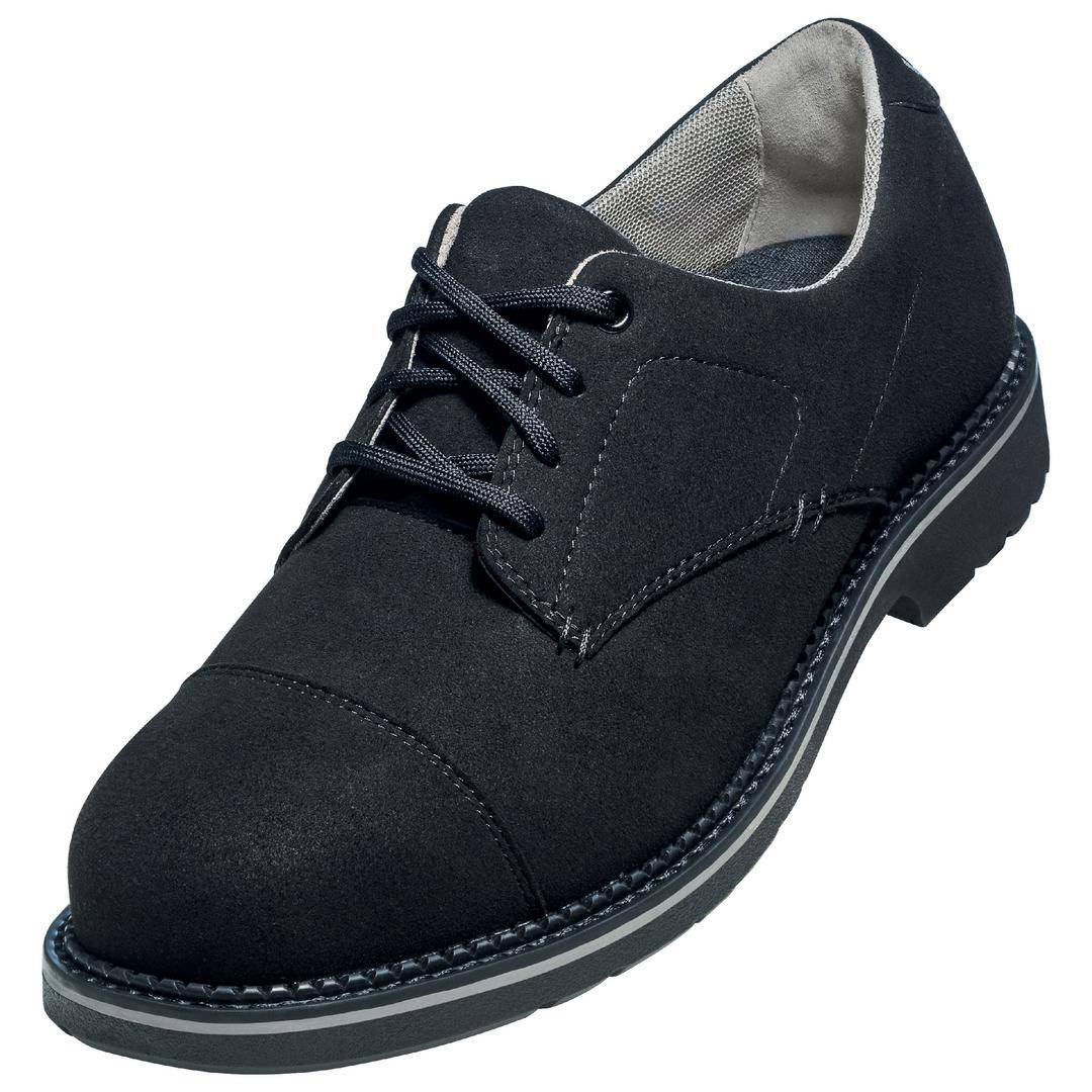Chaussure noire élégante pour homme, à lacets et semelle robuste, adaptée aux occasions formelles ou à la tenue de bureau.