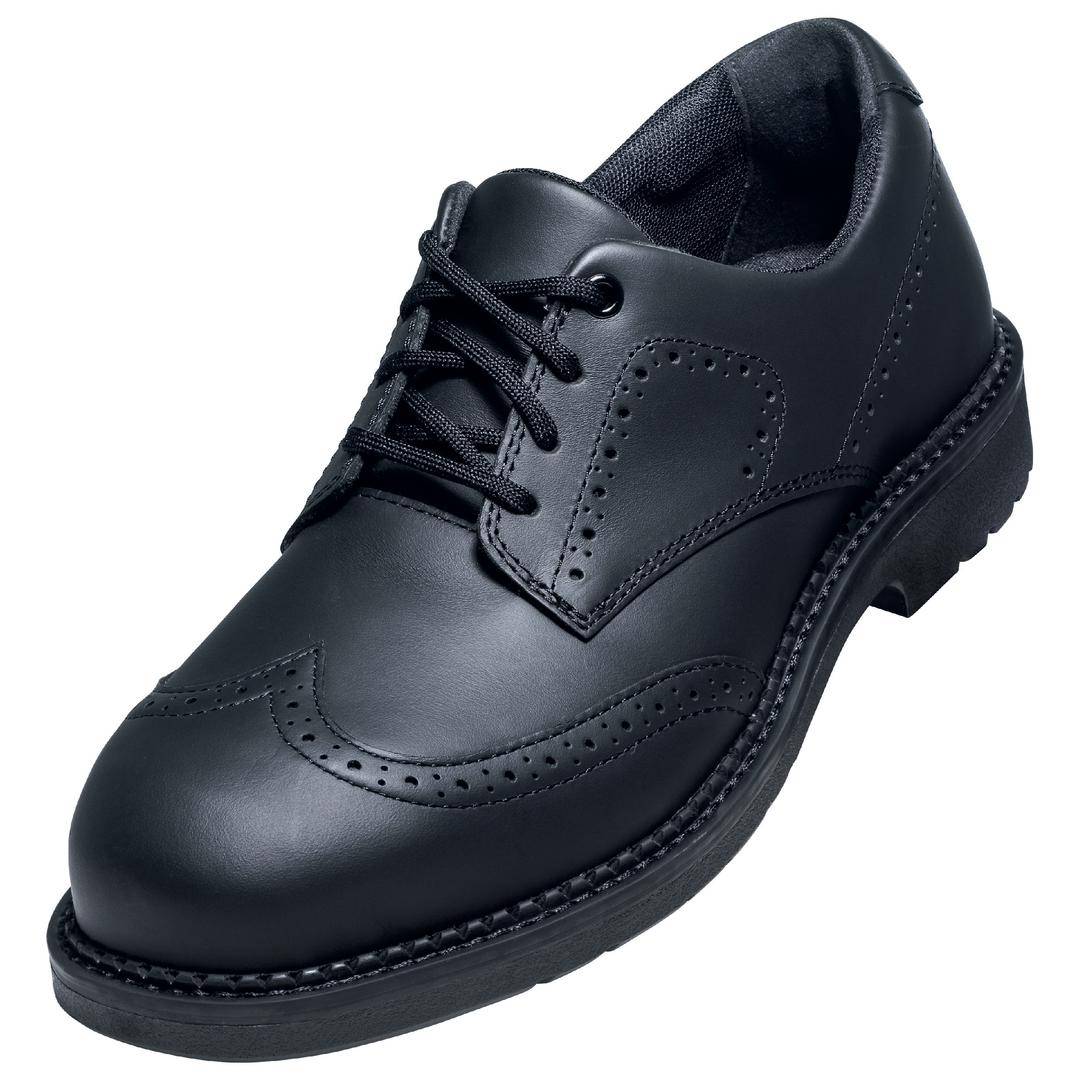 Une chaussure en cuir noir à lacets, au design élégant et avec un petit talon. Idéale pour les occasions formelles.