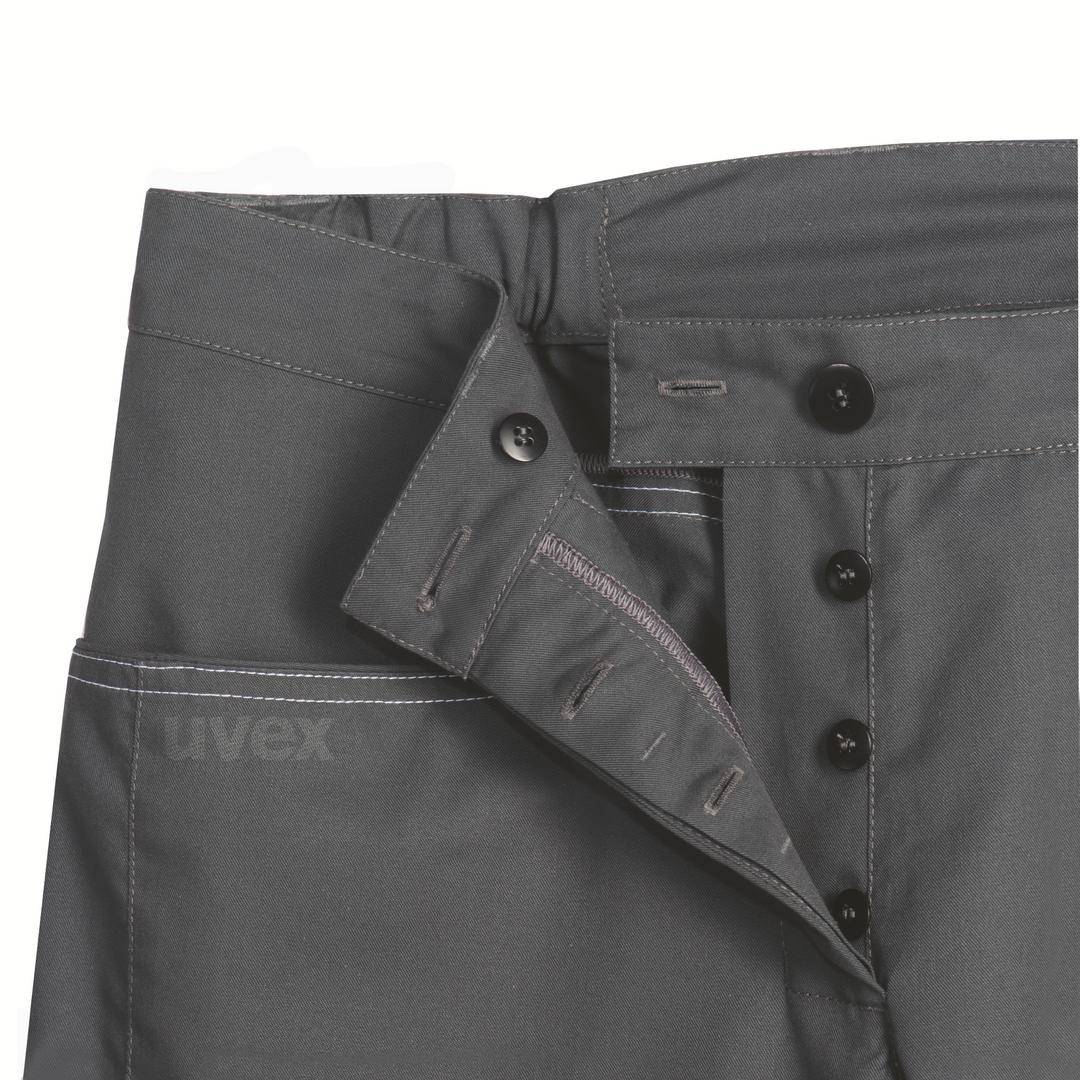 Pantalon de travail gris-vert avec fermeture à boutons noirs. Le logo 'uvex' est visible sur la poche.
