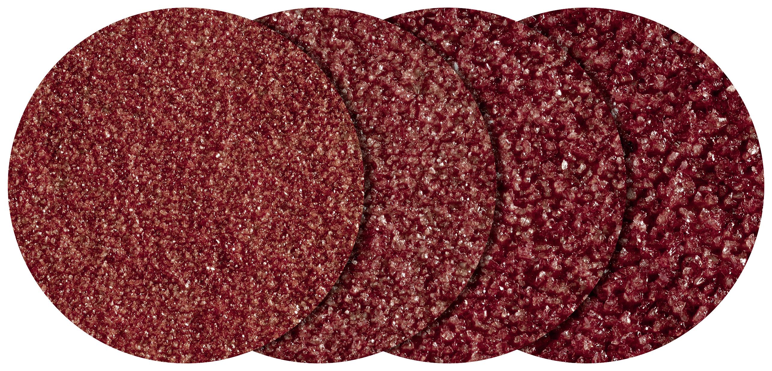Quatre disques abrasifs rouge-brun présentant différentes granulométries, allant de fin à grossier.